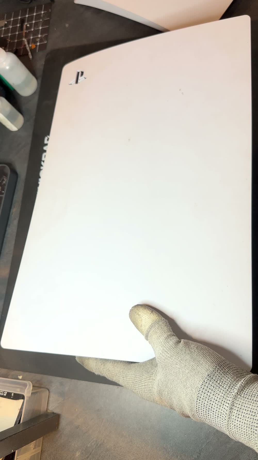 Retrait de la deuxième coque de la PS5