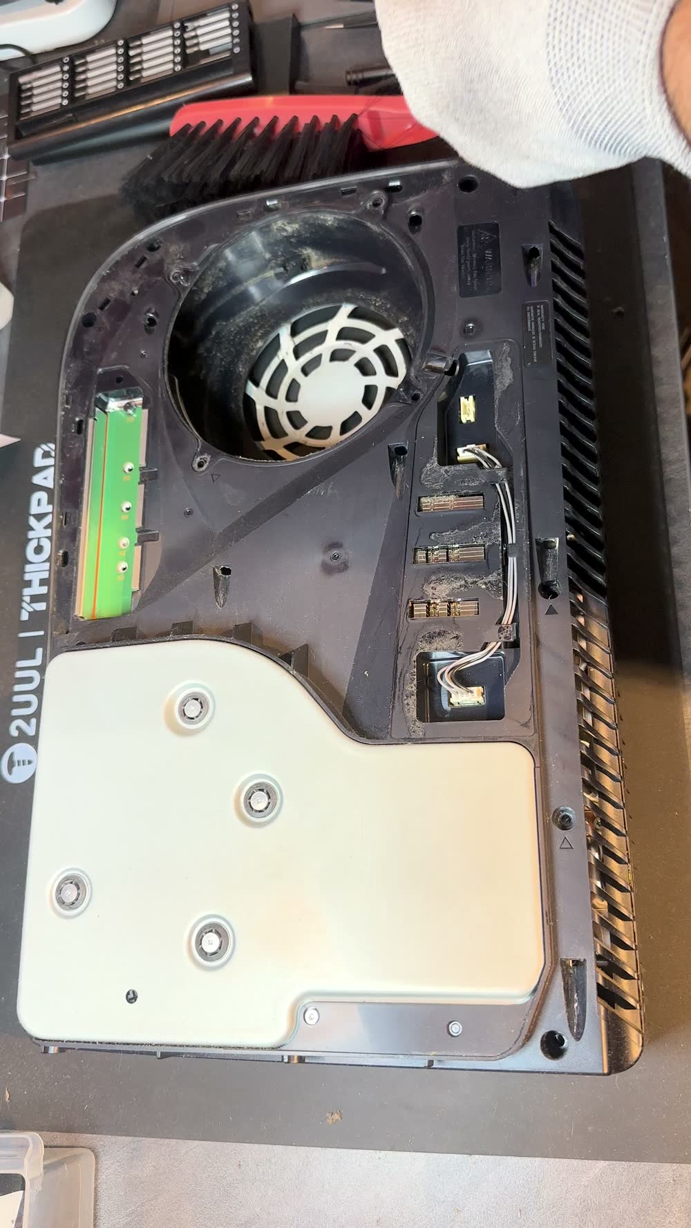 Logement du ventilateur de PS5 après nettoyage